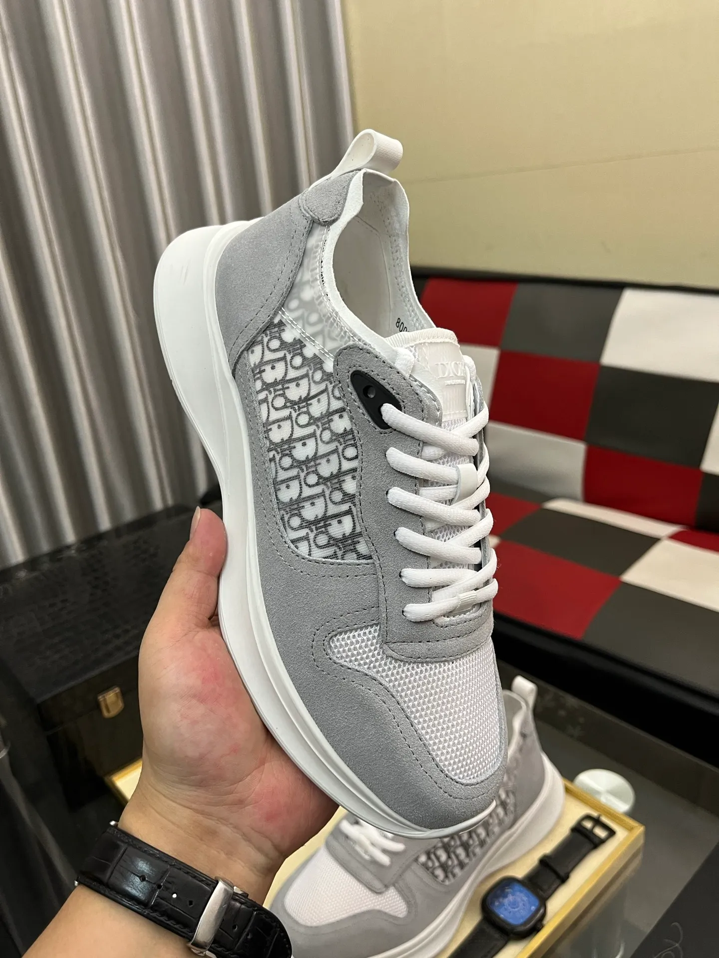 Men's shoes💰: 360⌚️⌚️Dior】Dior's new men's genuine leather casual shoes, the highest version on the market, any comparison is welcome🆚! The original leather has excellent texture and is super high-end! Fetal sheep net lining imported from Italy, removable pad! Luxurious materials and fine workmanship, highly recommended! Code number: 38-444️⃣Colors available
